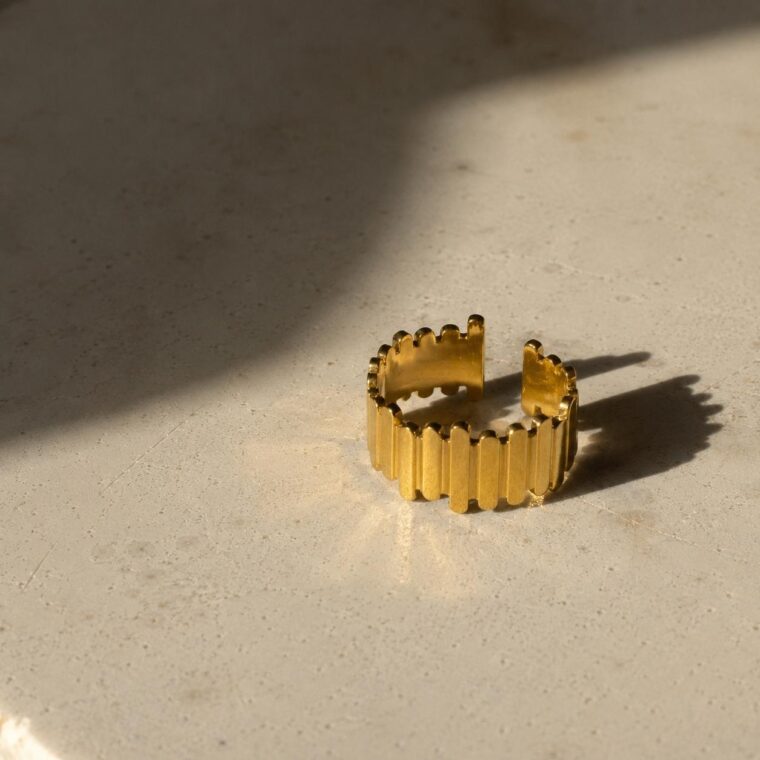 Anillo Columnas Doradas